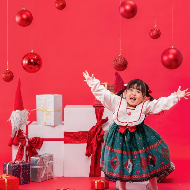 Merry Christmas🎄

カメラの前でも、
いつもの家族の空気のまま🌿

笑ったり、
照れたり、
ちょっとふざけたり☺️

撮影中の時間そのものも
大切な思い出✨

✼••┈┈••✼••┈┈••✼••┈┈••✼••┈┈••✼

お問い合わせは公式LINEより
▶︎ @studio_carpediem_kashiwa 
プロフィールURLからご登録いただけます

✼••┈┈••✼••┈┈••✼••┈┈••✼••┈┈••✼

#クリスマスフォト #クリスマス撮影会
#ロケーションフォト #ファミリーフォトスタジオ 
#柏駅近フォトスタジオ #一軒家スタジオ #柏ママ #スタジオ撮影 #柏駅近カメラマン