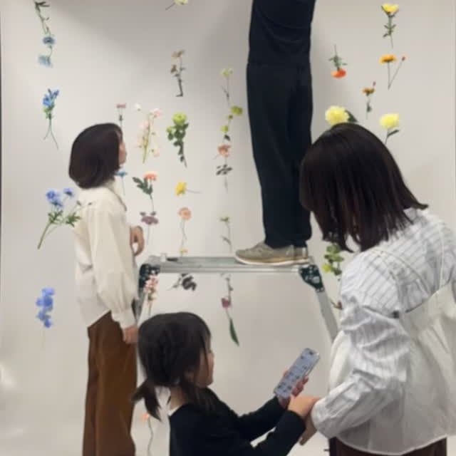 🌼🌷【3月限定】春フォトブースOPEN🌷🌼

柏駅すぐ一軒家フォト
スタジオカルペディエムに
お花いっぱいのカラフルなフォトブースが登場します💐✨

卒園・卒業の記念撮影はもちろん🎓🌸
カップルフォトやご夫婦の記念日撮影、
お友達同士の撮影にもぴったりの春色空間です🌷

ランドセル姿も🎒

制服姿も👔

「おめでとう」も

「ありがとう」も

春のあたたかい空気と一緒に写真に残しませんか？📸

3月だけの特別背景です🌼

📢価格・特典は次回の投稿で発表します✨

#卒園フォト #卒業フォト #春フォト #撮影裏側 #期間限定フォトブース