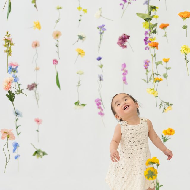 🌸
Spring Limited Photo Event 
春限定のフォトブースイベント
🌸 
 
🎂 バースデーフォト  🌸 入園・入学フォト
💍 ウエディング前撮り・後撮り 
👶 マタニティフォト 
👨‍👩‍👧 ファミリーフォト 
🐶 ペットとの記念撮影 
 
人生の“節目”にも。 何気なく過ぎゆく毎日を、未来の宝物に。 
お花に囲まれた空間で 今この瞬間を、写真というカタチに残しませんか？ 
 
📅 開催期間 
3月7日(土)〜3月18日(水)
 
🌿撮影枠
9:00/10:00/11:00/12:00/13:00/14:00/15:00/16:00/17:00
※1日9枠
※各日・完全予約制 
 
🕒 所要時間 
約45分 （撮影30分＋セレクト15分）
 
👛 撮影料金 
¥5,000（税込）・3カット納品 
※追加データ購入可（当日セレクト）
　1カット ¥2,000 / 7カット ¥5,000 / 10カット ¥10,000

📸撮影について 
・ペットとのご参加可能です。ペット単体での撮影も可能です。 
・スタジオの洋装レンタルは、別途オプションで可能です。
・撮影場所は2階のみ、フラワーカーテンブースのみでの撮影となります。
 
 春だけの特別ブース 🌷 枠数限定となります。 

📩 ご予約は公式LINEにて2/25から受付スタート！

✼••┈┈••✼••┈┈••✼••┈┈••✼••┈┈••✼

公式LINE
▶︎ @studio_carpediem_kashiwa 
プロフィールURLからご登録いただけます

✼••┈┈••✼••┈┈••✼••┈┈••✼••┈┈••✼

 
 
#春フォト
#フォトブース
#入園入学フォト
#バースデーフォト
#柏市フォトスタジオ